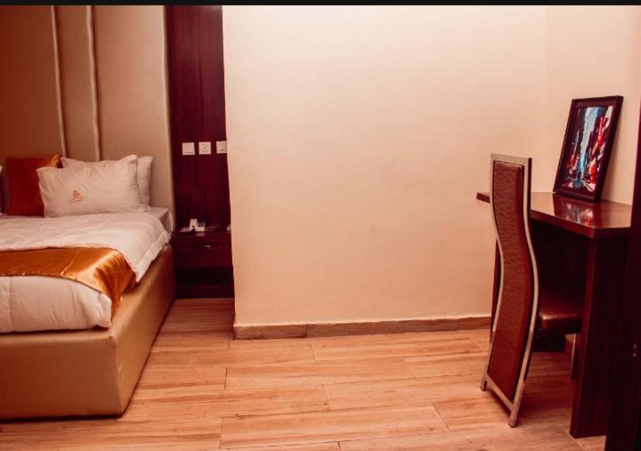 Hotel D Ritz Owode Ede ภายนอก รูปภาพ