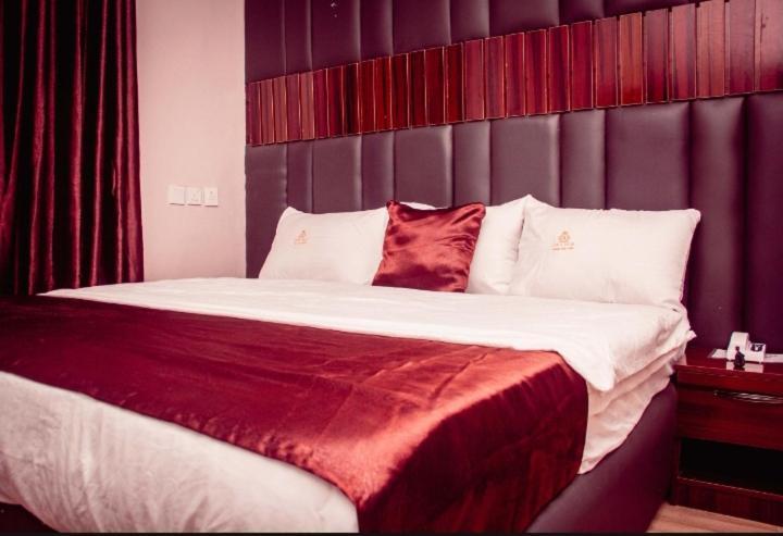 Hotel D Ritz Owode Ede ภายนอก รูปภาพ