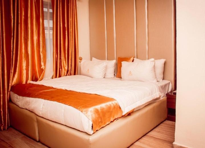 Hotel D Ritz Owode Ede ภายนอก รูปภาพ