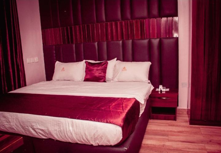Hotel D Ritz Owode Ede ภายนอก รูปภาพ