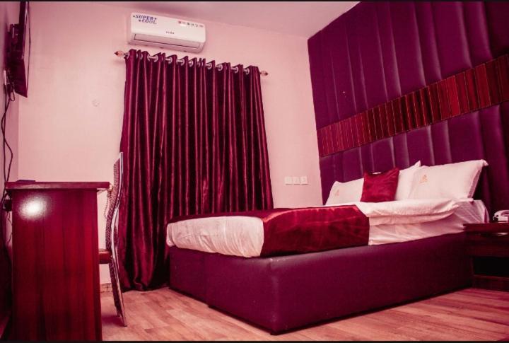 Hotel D Ritz Owode Ede ภายนอก รูปภาพ