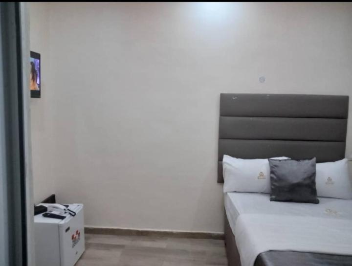 Hotel D Ritz Owode Ede ภายนอก รูปภาพ